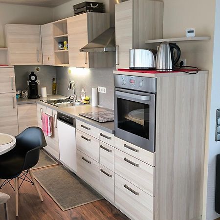 Im Herzen Von Wiesdorf- Blick Auf Das Bayer-Kreuz -Appartement Mit 2 Schlafzimmern-Fuer 3 Personen -Zentral Gelegen - Friedrich Ebert Platz 5A , 4Te Etage - Dachterrasse Und Sauna - Kaution Pflicht - Leverkusen Ngoại thất bức ảnh