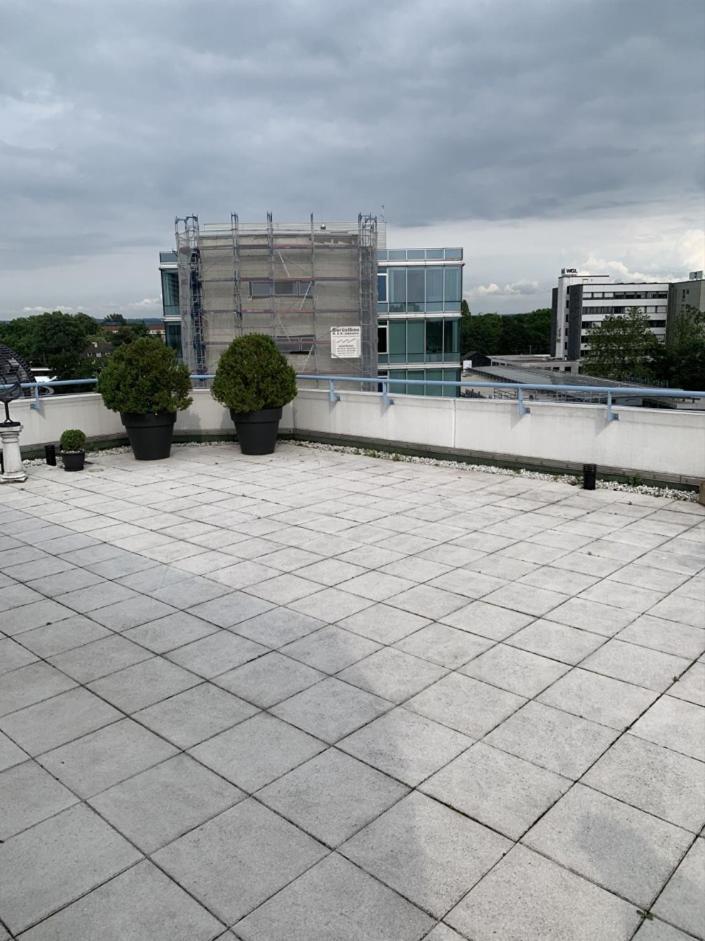 Im Herzen Von Wiesdorf- Blick Auf Das Bayer-Kreuz -Appartement Mit 2 Schlafzimmern-Fuer 3 Personen -Zentral Gelegen - Friedrich Ebert Platz 5A , 4Te Etage - Dachterrasse Und Sauna - Kaution Pflicht - Leverkusen Ngoại thất bức ảnh