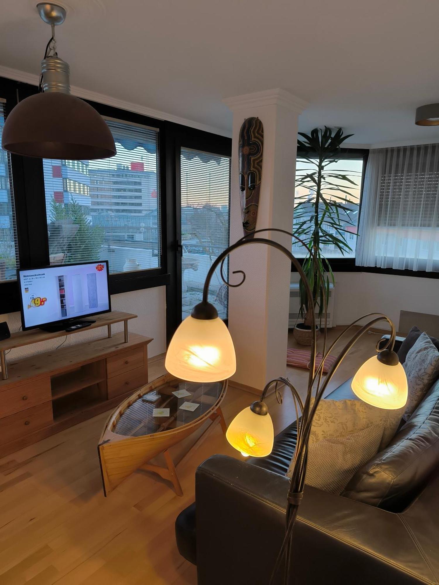 Im Herzen Von Wiesdorf- Blick Auf Das Bayer-Kreuz -Appartement Mit 2 Schlafzimmern-Fuer 3 Personen -Zentral Gelegen - Friedrich Ebert Platz 5A , 4Te Etage - Dachterrasse Und Sauna - Kaution Pflicht - Leverkusen Ngoại thất bức ảnh
